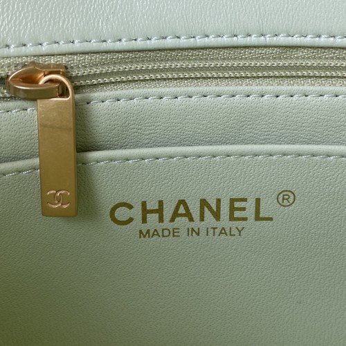  Handbag Chanel size 17 cm