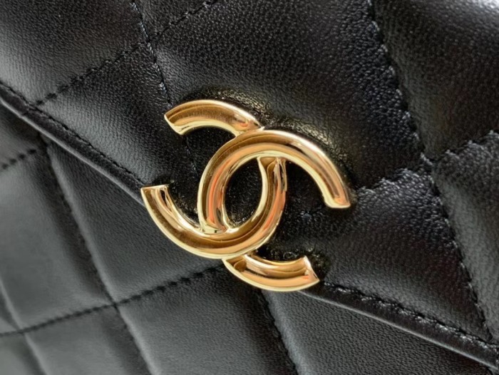  Handbag Chanel  size 17×14×8 cm
