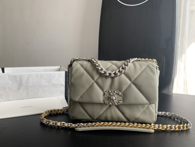  Handbag  Chanel size 26cmx16cmx9 cm 