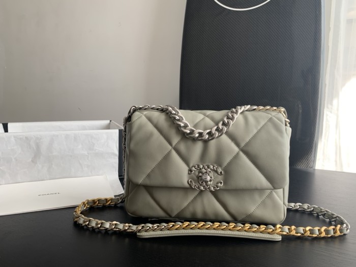  Handbag  Chanel size 26cmx16cmx9 cm 