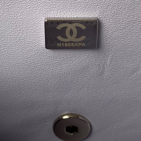  Handbag Chanel size 17 cm