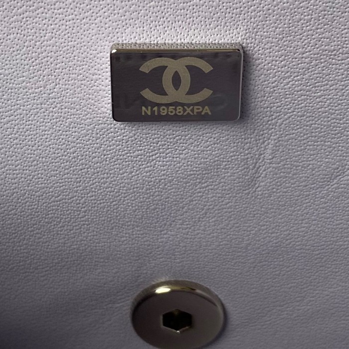  Handbag Chanel size 17 cm