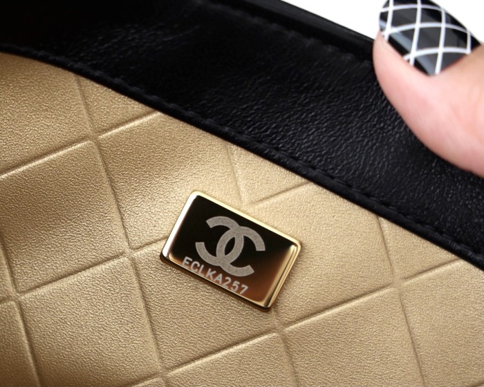  Handbag  Chanel size 19x11x8 cm