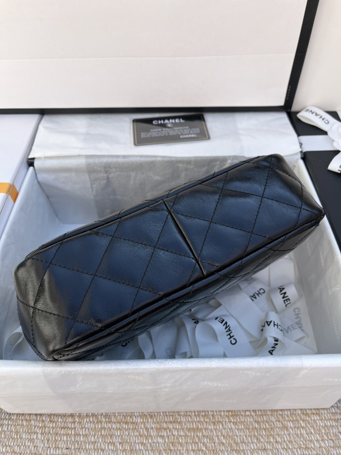  Handbag  Chanel size 23 cm