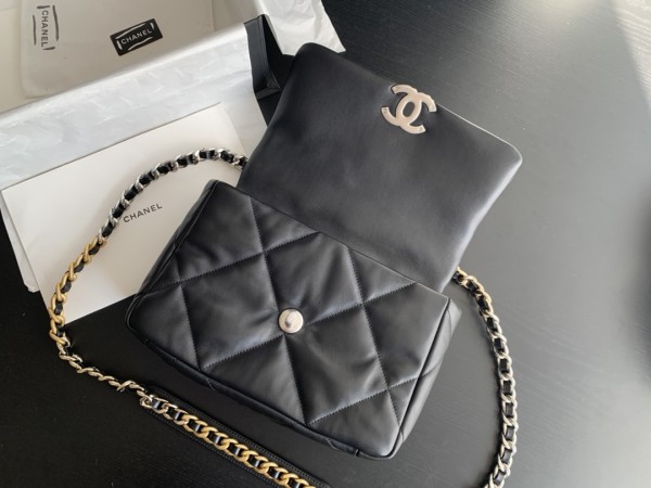 Handbag  Chanel  size 26cmx16cmx9 cm