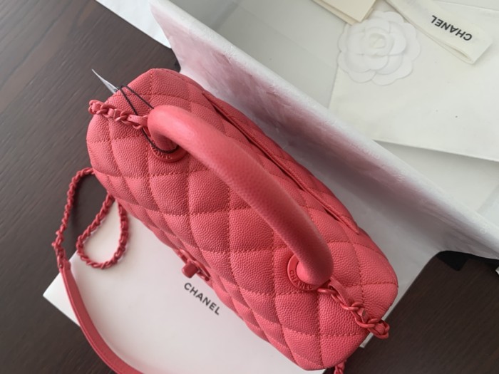  Handbag  Chanel size 13cmx19cmx9 cm
