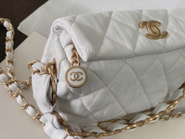  Handbag  Chanel 2479  size 19cmx13cmx7 cm 