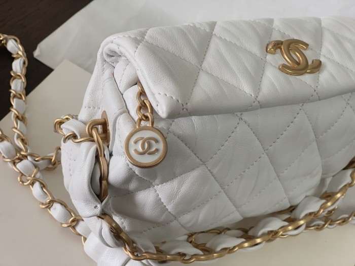 Handbag  Chanel 2479  size 19cmx13cmx7 cm 