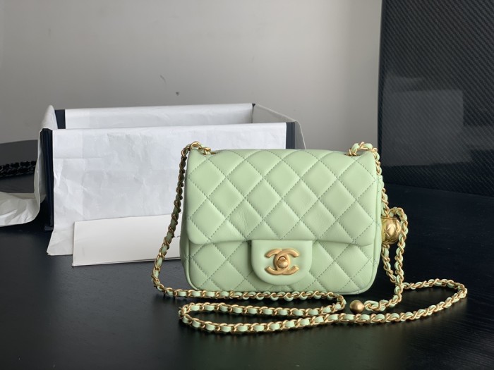  Handbag  Chanel  size 17 cm