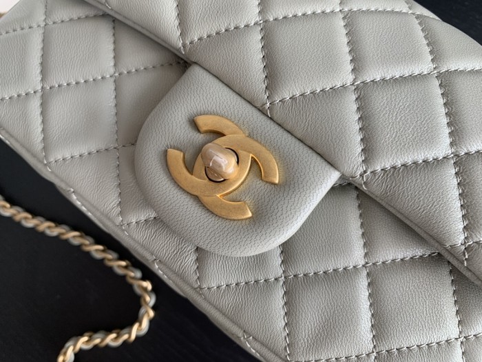  Handbag  Chanel size 20 cm