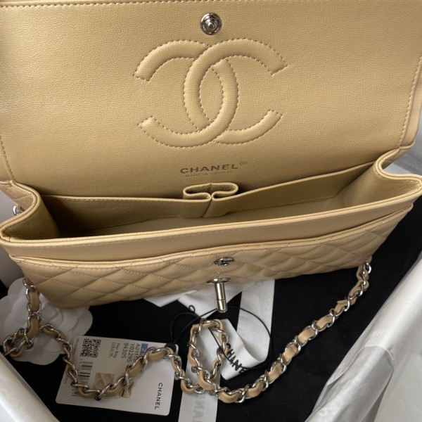  Handbag  Chanel A01112  size 15.5x25.5x6.5 cm