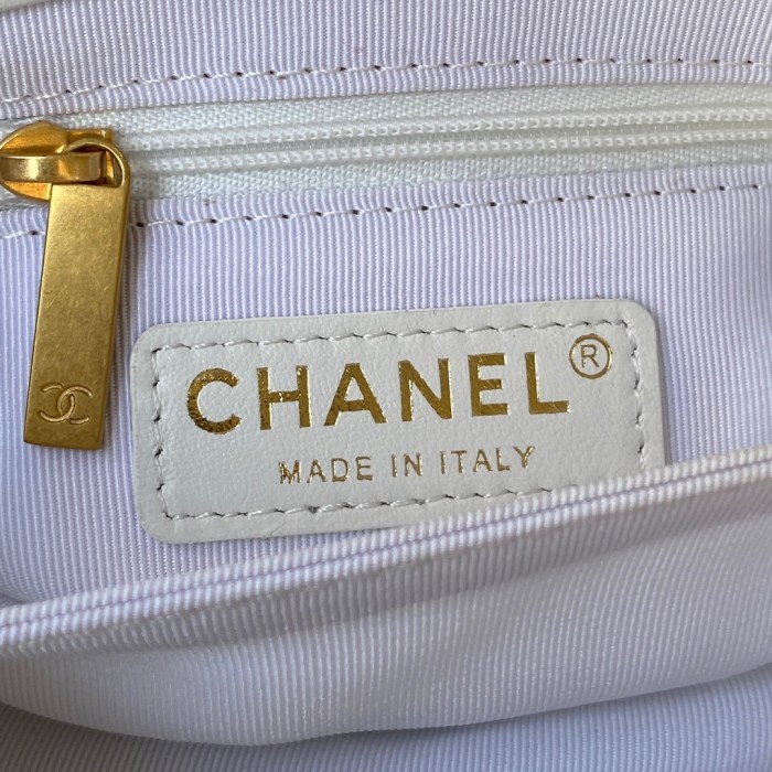  Handbag  Chanel AS3011 size 21x13x7 cm