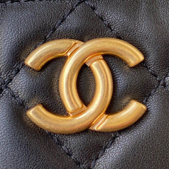  Handbag  Chanel AP2550 size 9.5x17x8 cm