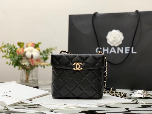  Handbag Chanel  size 17×14×8 cm