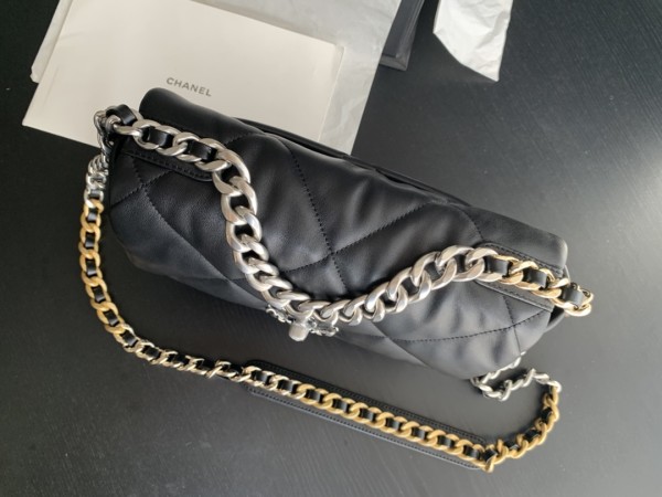 Handbag  Chanel  size 26cmx16cmx9 cm