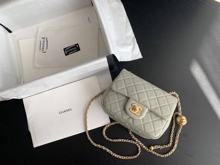  Handbag  Chanel size 17 cm 
