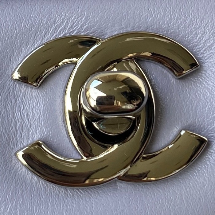  Handbag  Chanel A01112 size  15.5x25.5x6.5 cm