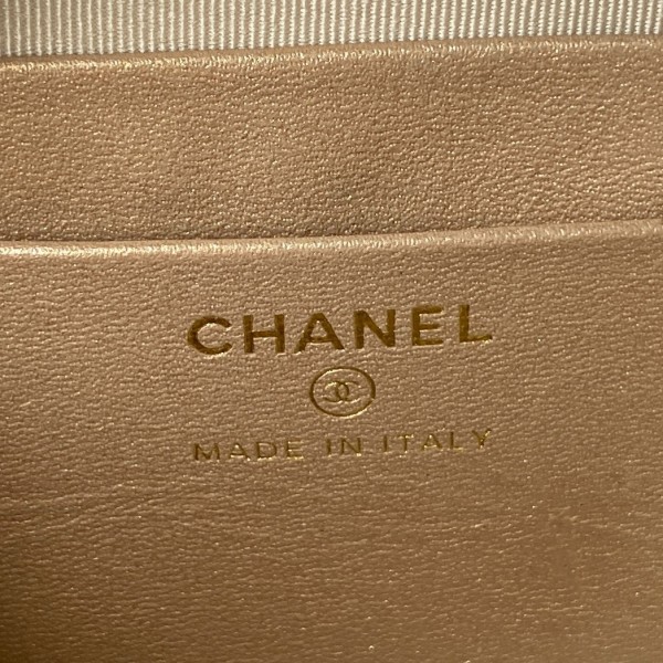  Handbag  Chanel AS2463 size 14x10x5.5 cm 