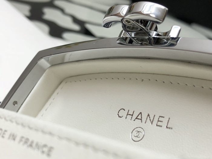  Handbag  Chanel size 12.7*12.7*7.6* cm
