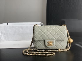  Handbag  Chanel size 17 cm 