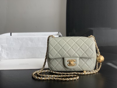  Handbag   Chanel size 17 cm 