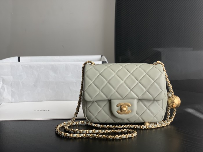  Handbag  Chanel size 17 cm 