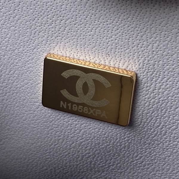  Handbag  Chanel  A01112  size  15.5x25.5x6.5 cm