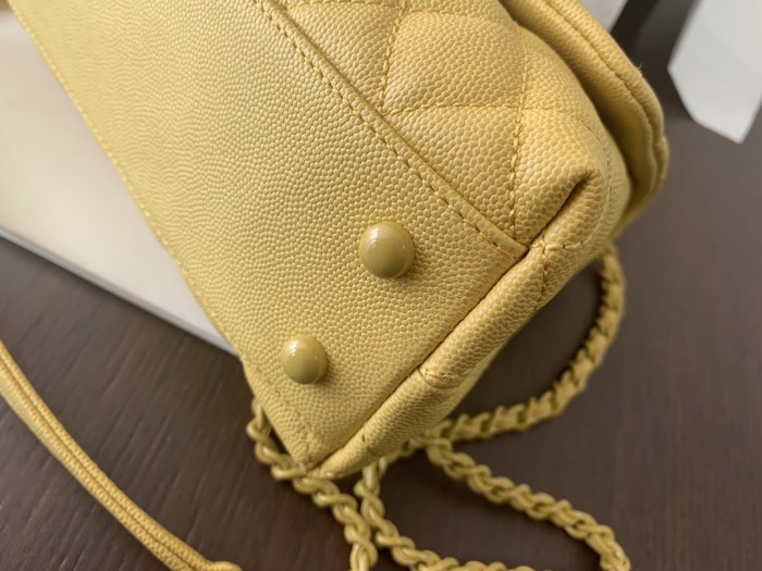  Handbag Chanel  size 13cmx19cmx9 cm