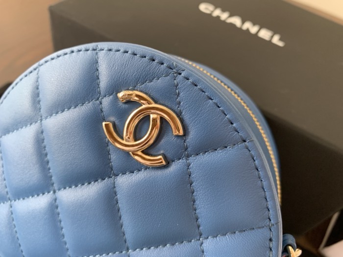  Handbag  Chanel 2055 size 12cmx12cmx4.5 cm