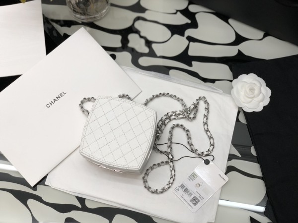 Handbag  Chanel size 12.7*12.7*7.6* cm
