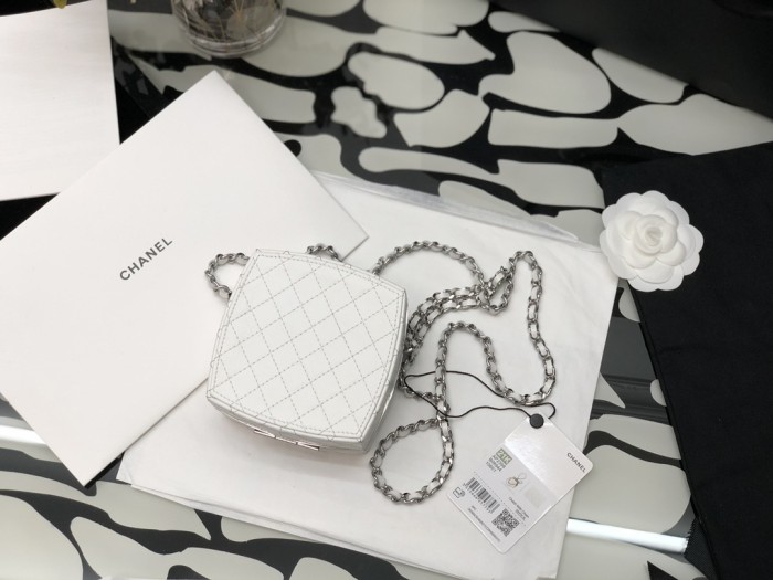  Handbag  Chanel size 12.7*12.7*7.6* cm
