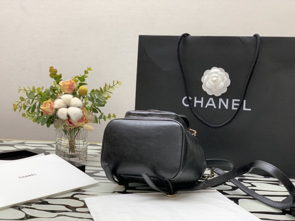 Handbag  Chanel size 18×18×12 cm