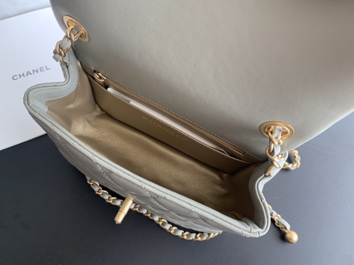  Handbag  Chanel size 17 cm 