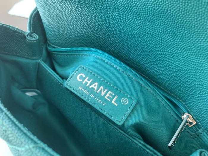  Handbag Chanel size  13cmx19cmx9 cm