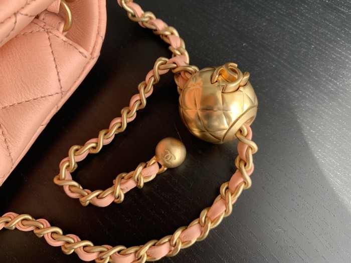  Handbag  Chanel size  20 cm