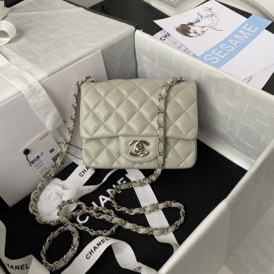  Handbag  Chanel size  17 cm