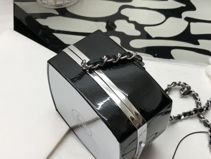  Handbag  Chanel  size  12.7*12.7*7.6 cm