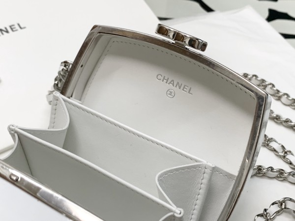 Handbag  Chanel 2021  size 12.7*12.7*7.6  cm