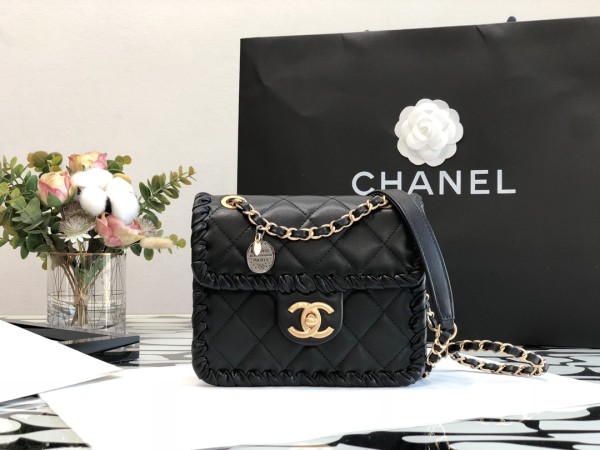  Handbag  Chanel  99120 size 15*19*6  cm