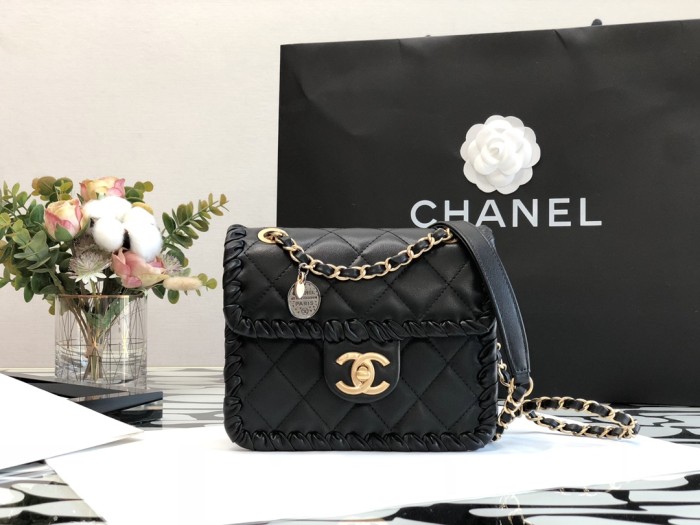  Handbag  Chanel  99120 size 15*19*6  cm