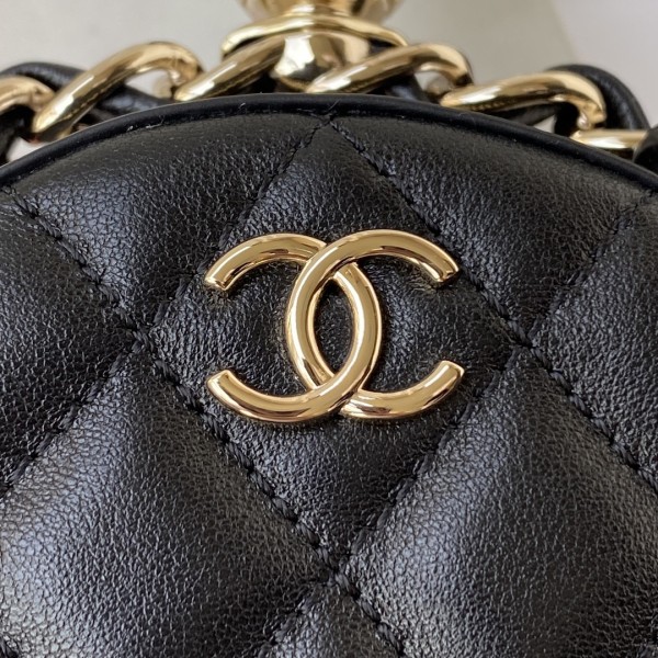  Handbag  Chanel  AP2568 size 17X14x2.4 cm