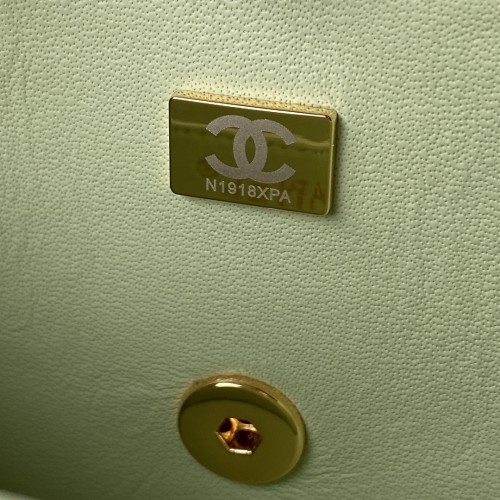  Handbag  Chanel size 20 cm