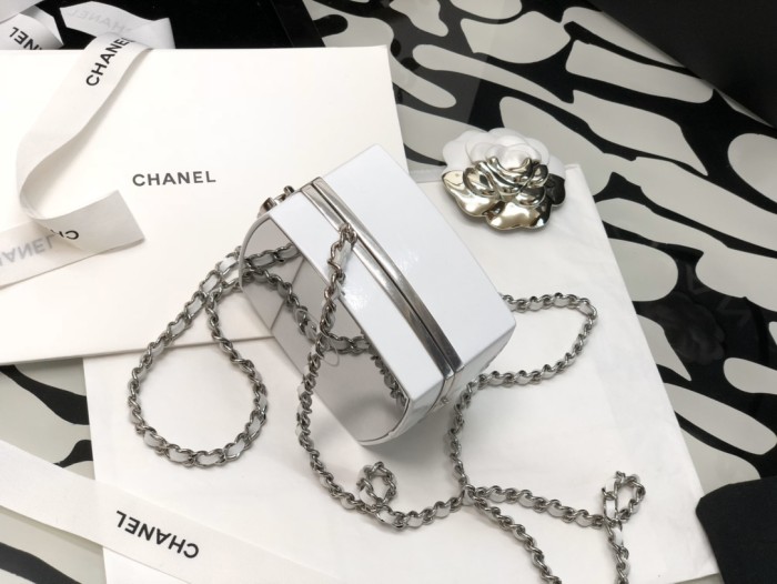  Handbag  Chanel 2021  size 12.7*12.7*7.6  cm