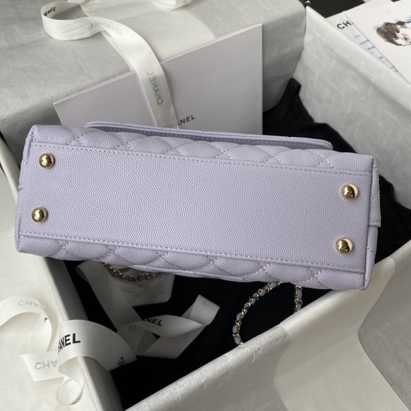  Handbag  Chanel   92990  𝑠𝑖𝑧𝑒 23 cm