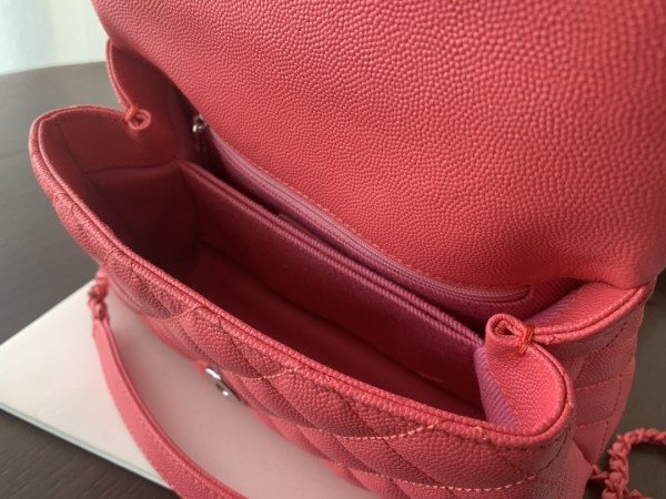  Handbag  Chanel size 13cmx19cmx9 cm