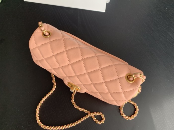  Handbag  Chanel size  20 cm