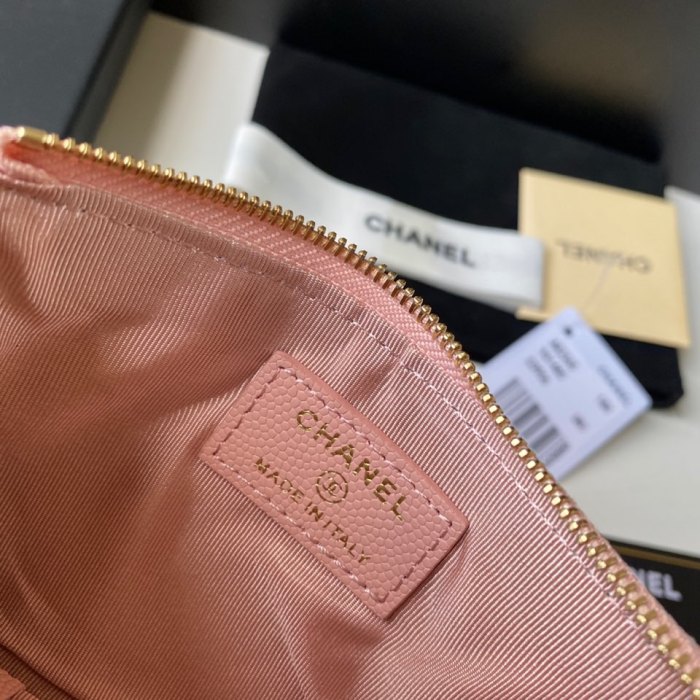  Handbag  Chanel A82365 size 15*8.5 cm