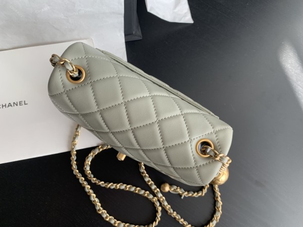  Handbag  Chanel size 17 cm 