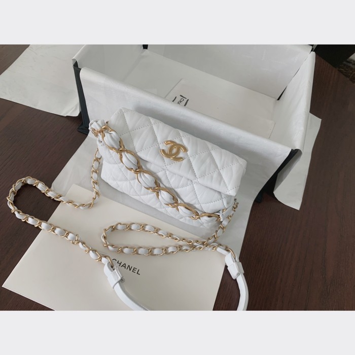  Handbag  Chanel 2479  size 19cmx13cmx7 cm 