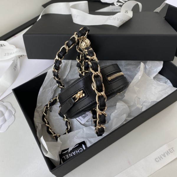  Handbag  Chanel  AP2568 size 17X14x2.4 cm